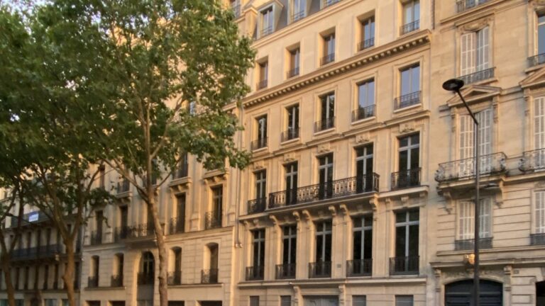 Immeuble haussmannien à Paris : commandement de payer